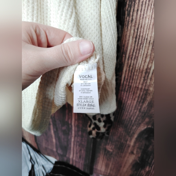 2 For $25 Vocal Cream Sweater with Leopard Print Sleeves Size XL - Picture 4 of 6